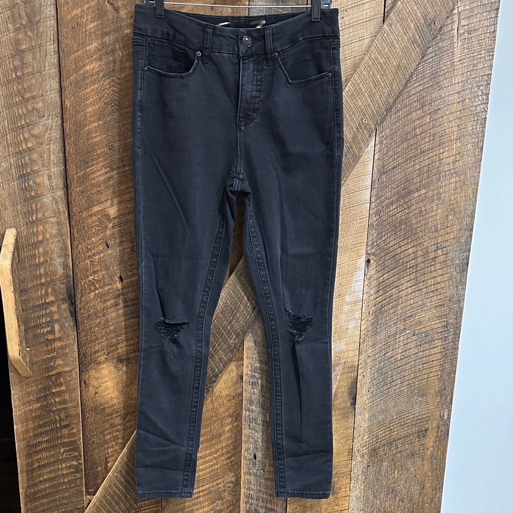 Seven7 Tummyless High Rise Distressed Skinny Jeans. Size 8 ~D9